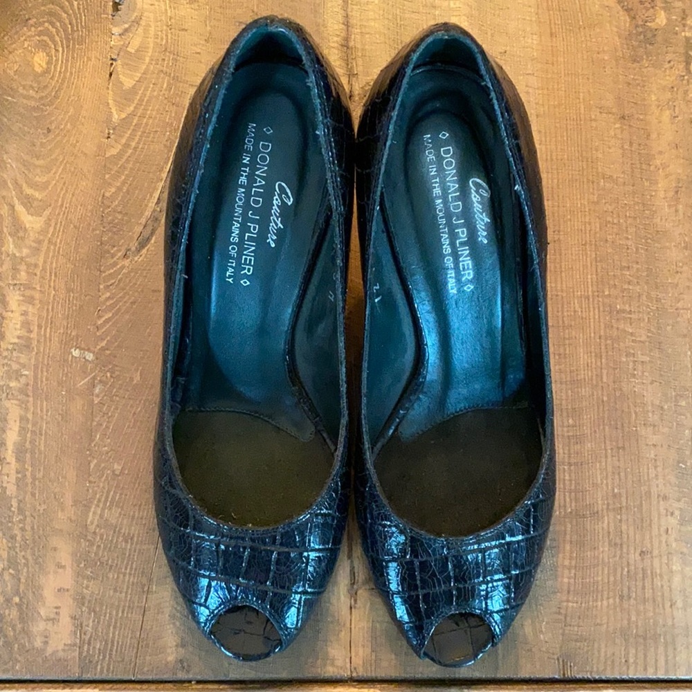 Donald J Pliner Couture crocodile patterned patent leather heels, 6M